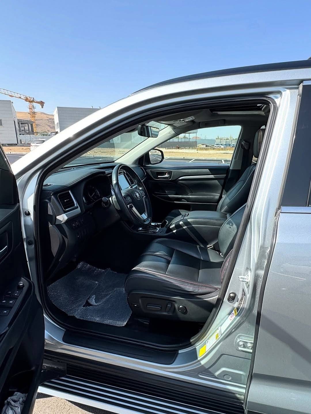 
								2018 Toyota Highlander full									