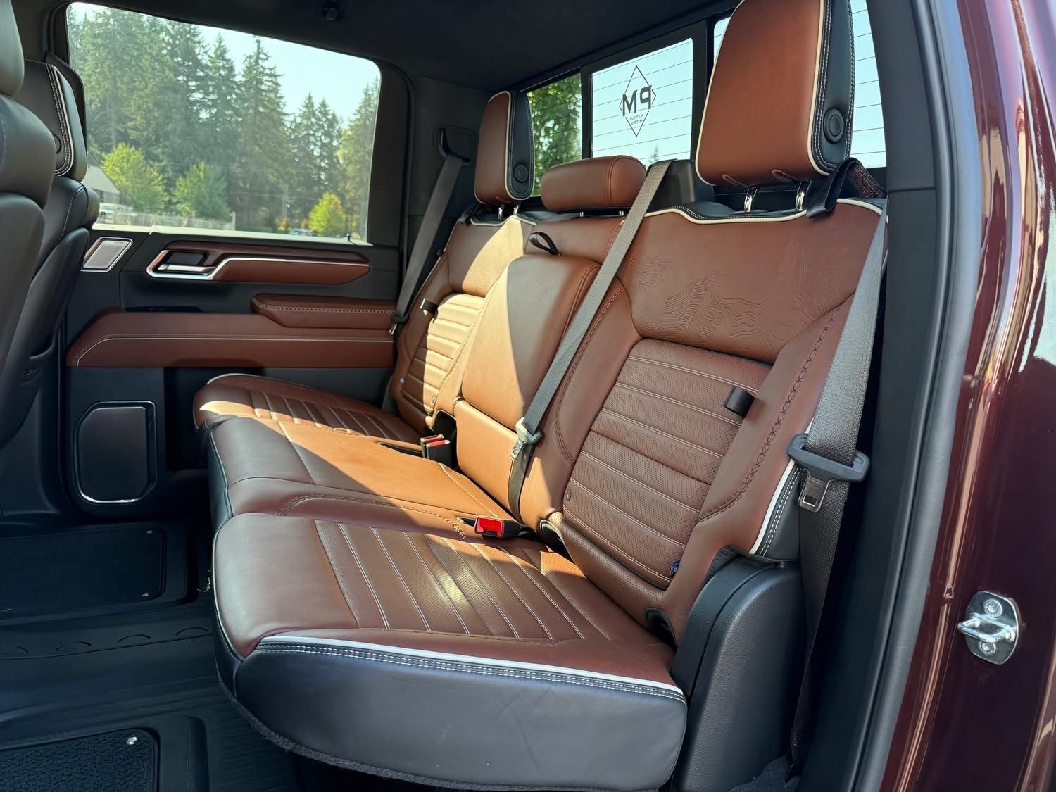 
								2024 GMC Sierra 3500HD Denali Ultimate full									