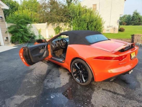 
								2014 Jaguar F-Type Convertible full									