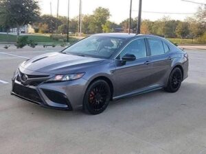 2019 Toyota Camry SE (4-door sedan)