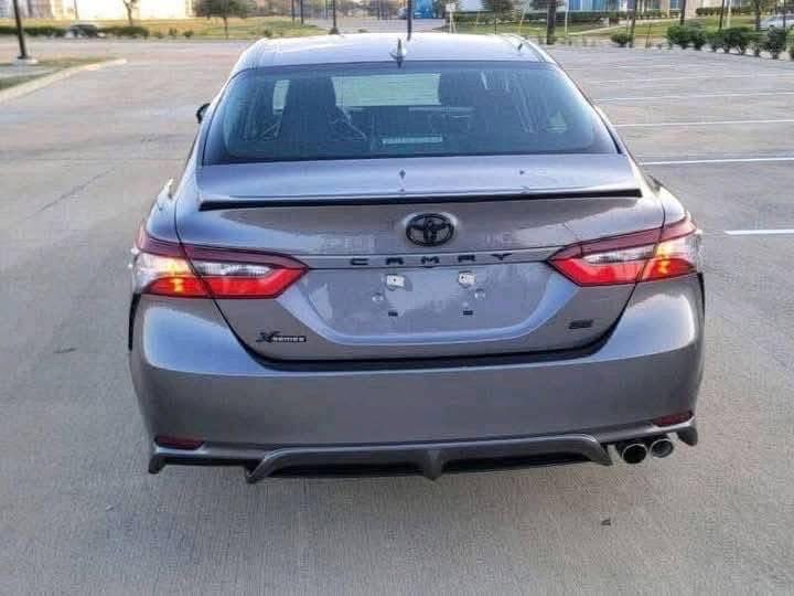 
								2019 Toyota Camry SE (4-door sedan) full									