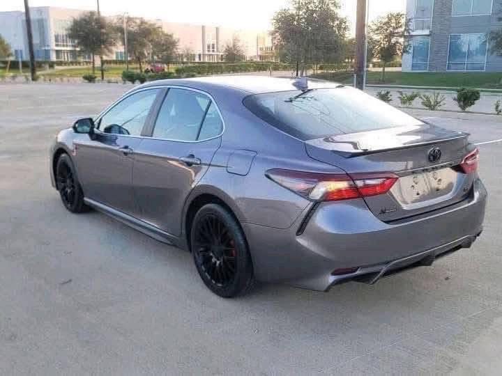
								2019 Toyota Camry SE (4-door sedan) full									