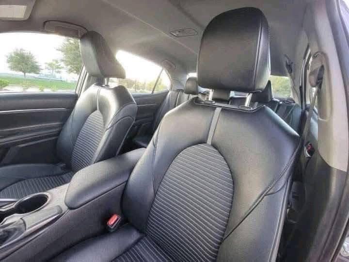 
								2019 Toyota Camry SE (4-door sedan) full									