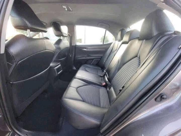 
								2019 Toyota Camry SE (4-door sedan) full									