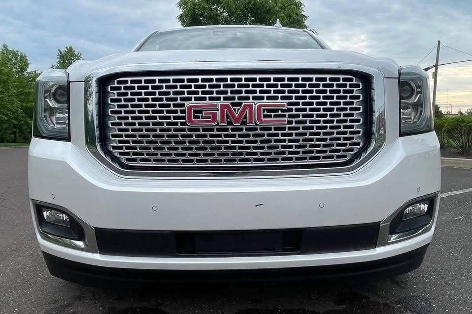 
								2016 GMC Yukon Denali 4×4 full									