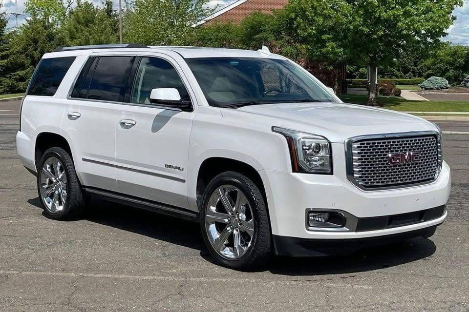 
								2016 GMC Yukon Denali 4×4 full									