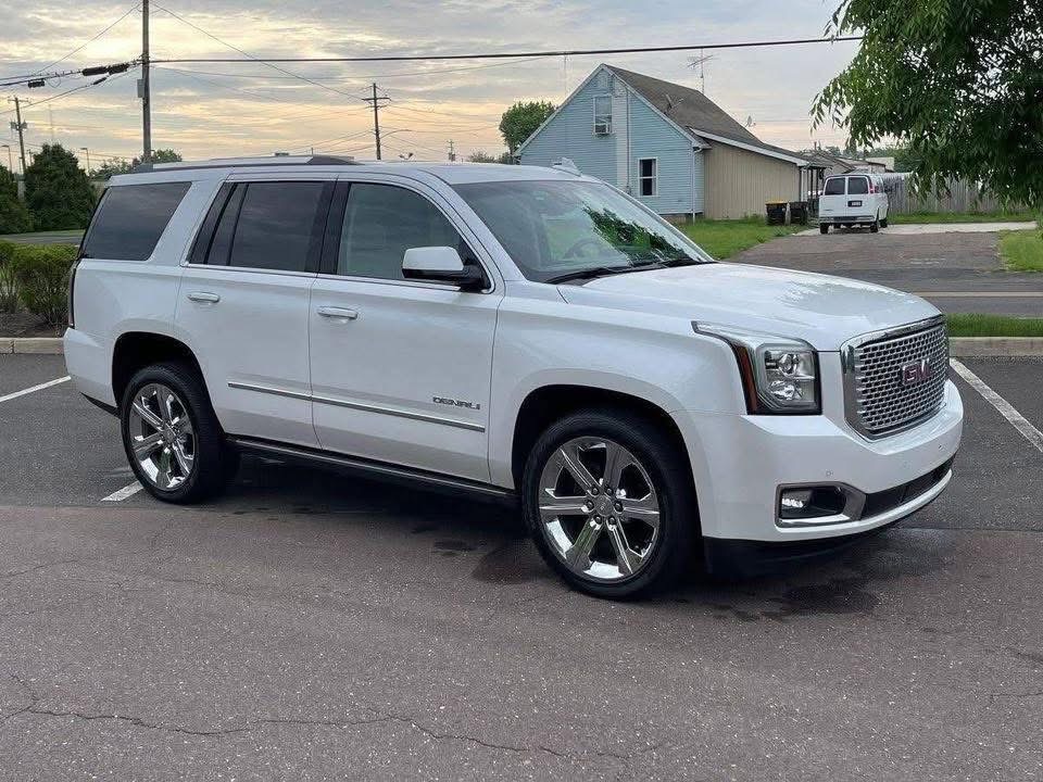 
								2016 GMC Yukon Denali 4×4 full									