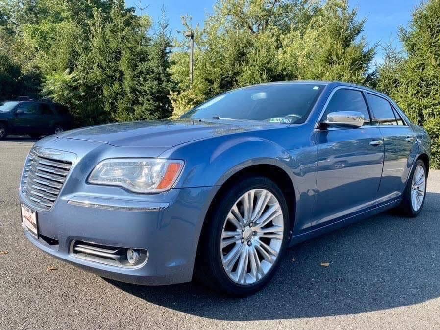 
								2011 Chrysler 300 Limited RWD full									