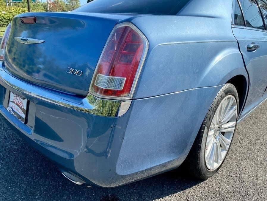 
								2011 Chrysler 300 Limited RWD full									