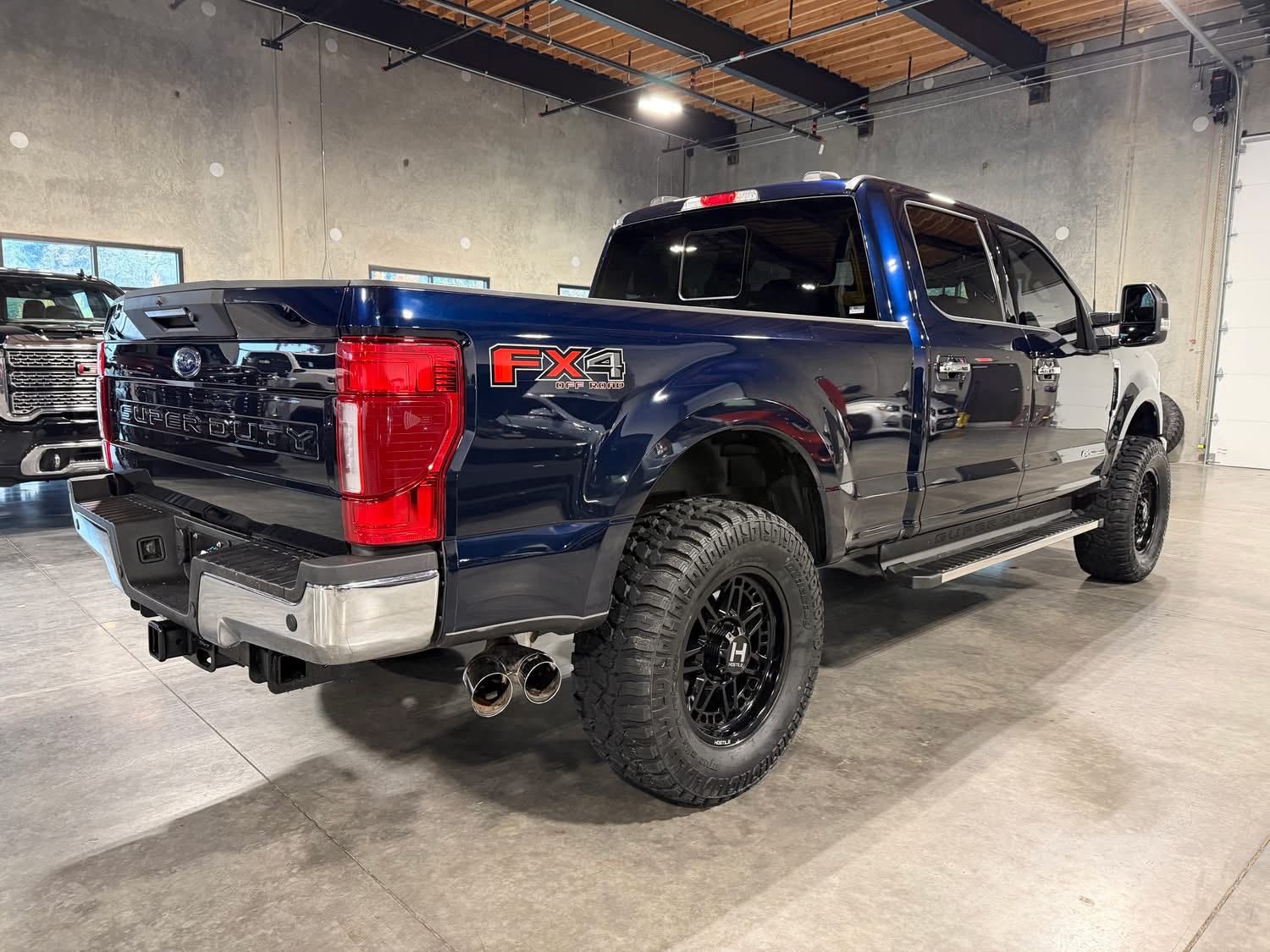 
								2022 FORD F-350 LARIAT full									