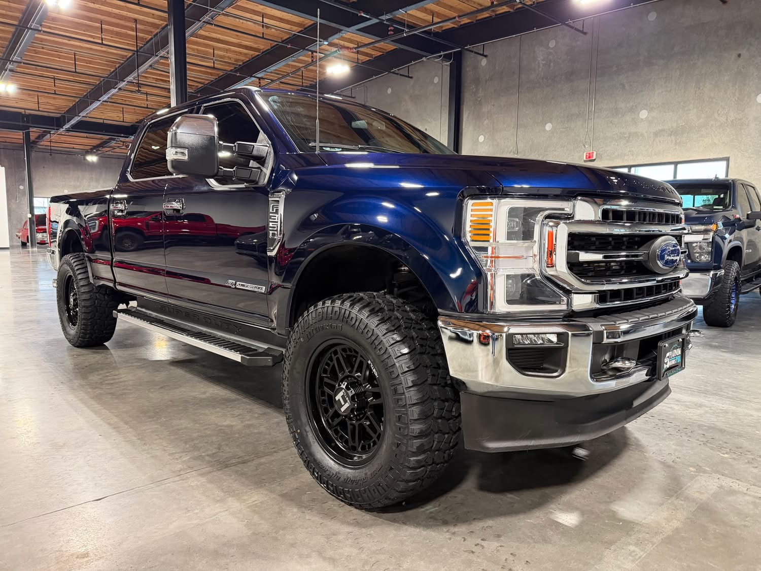 
								2022 FORD F-350 LARIAT full									