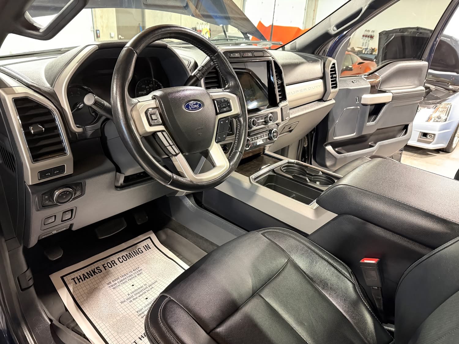 
								2022 FORD F-350 LARIAT full									