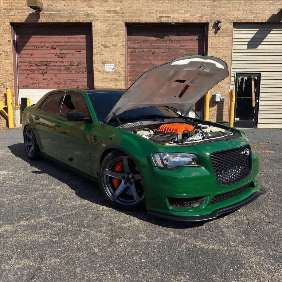 
								2015 Chrysler 300 SRT full									