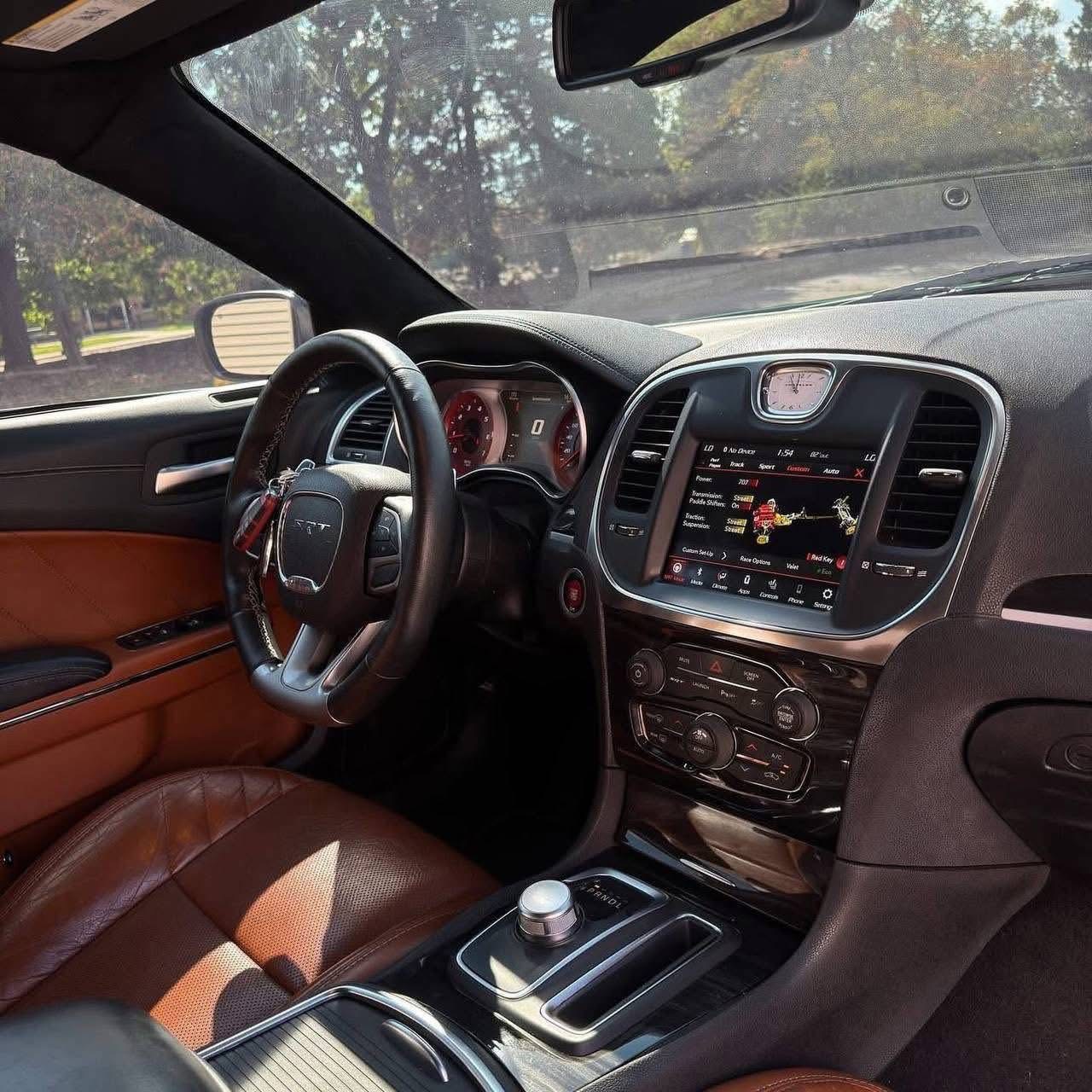 
								2015 Chrysler 300 SRT full									