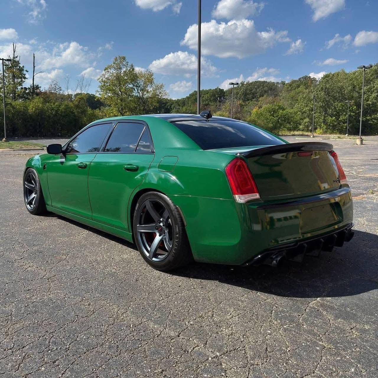 
								2015 Chrysler 300 SRT full									