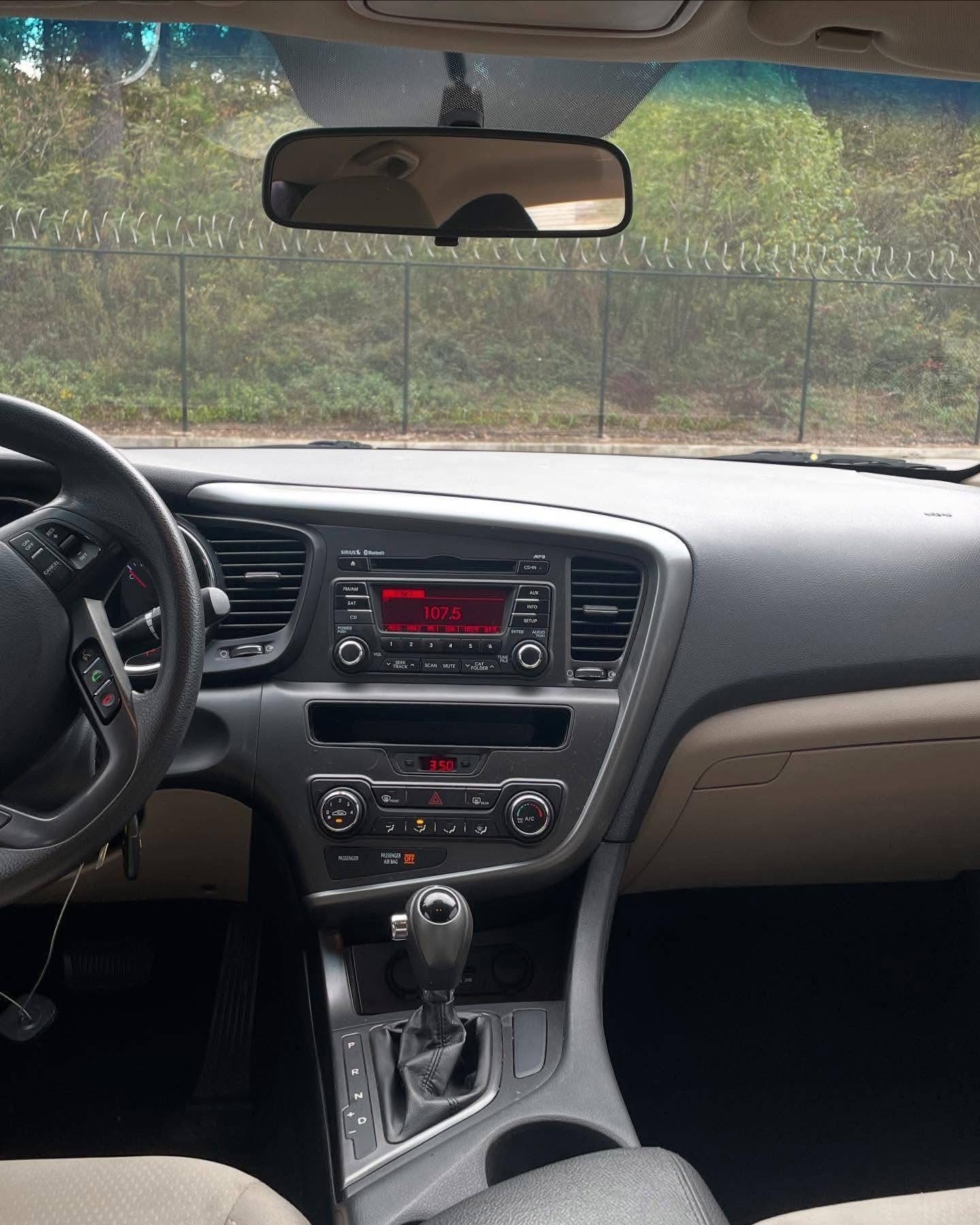 
								2012 Kia Optima full									