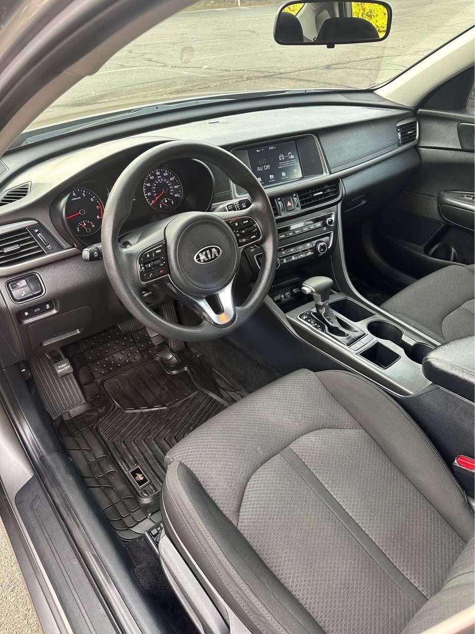 
								2019 Kia Optima full									