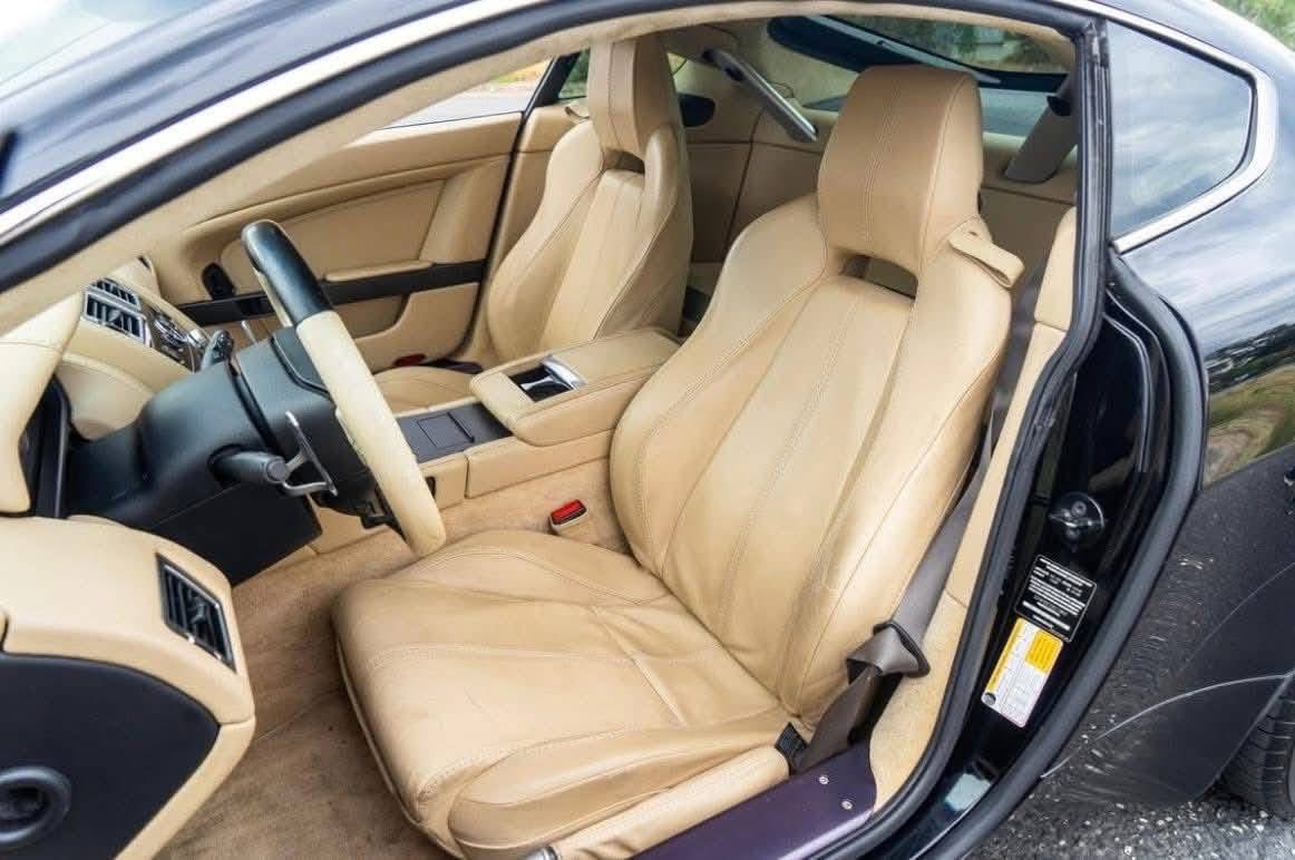 
								2009 Aston Martin V8 Vantage full									