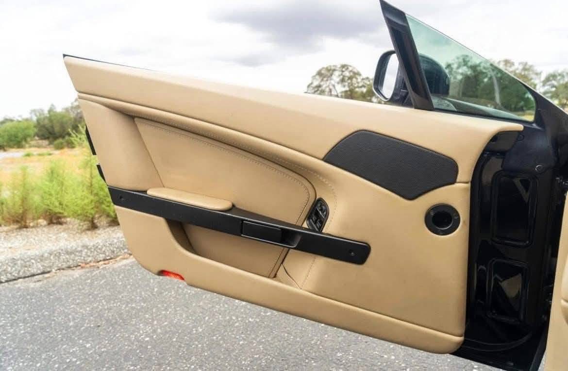 
								2009 Aston Martin V8 Vantage full									