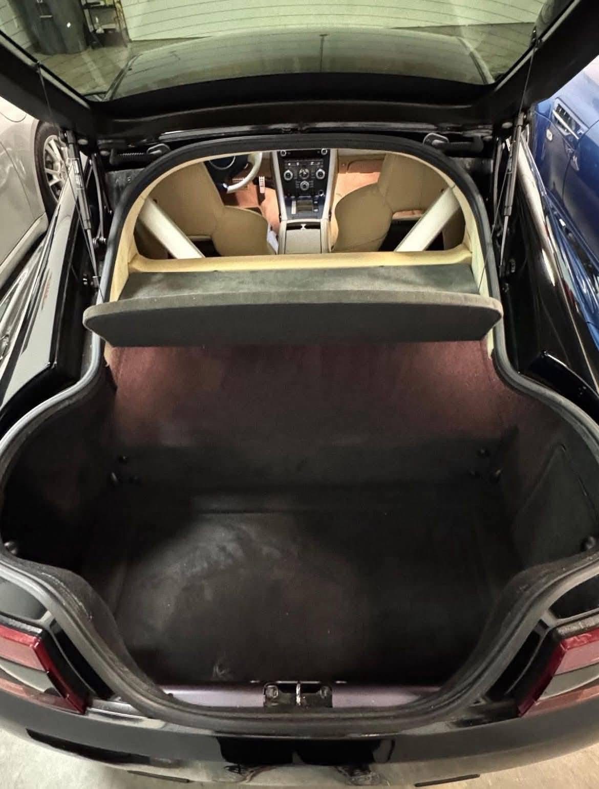 
								2009 Aston Martin V8 Vantage full									